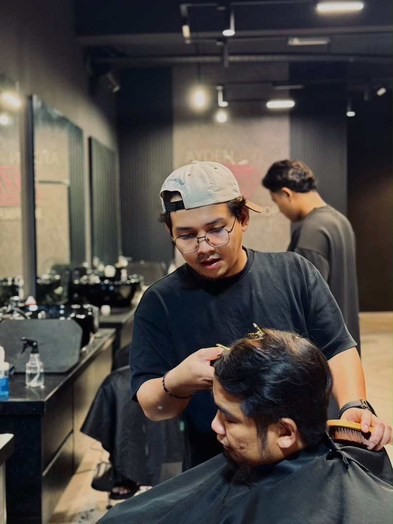 Firdaus Senior Barber